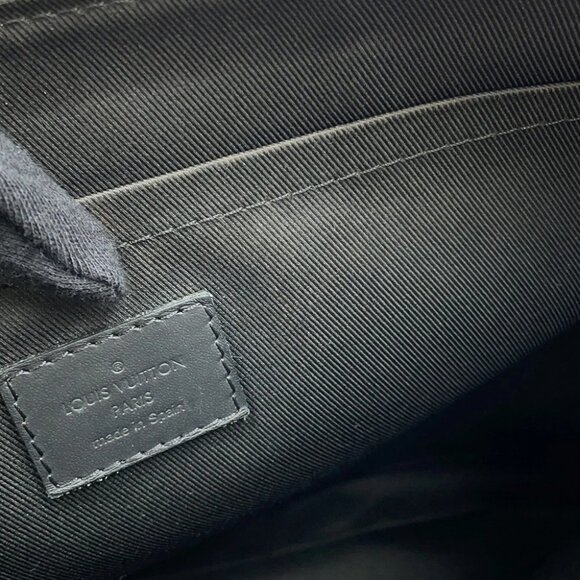 LOUIS VUITTON Pochette・Discovery Monogram Shadow Noir - Picture 13 of 16